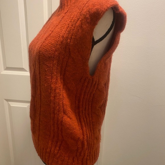 Women’s Burnt Orange Cable Knit Vest Acrylic New Size small/medium - Picture 4 of 10